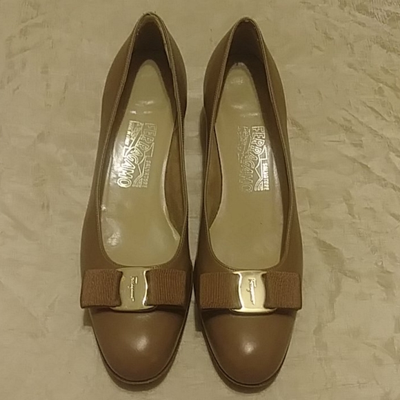 Salvatore Ferragamo Leather Bow Low Pump - Picture 2 of 6